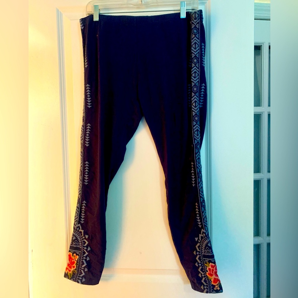 Johnny was dark blue leggings